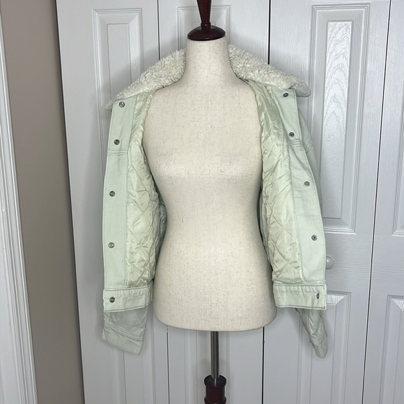 LEVI’S Sherpa Baby Baggy Cropped Trucker Jacket, NWT - Picture 7 of 12